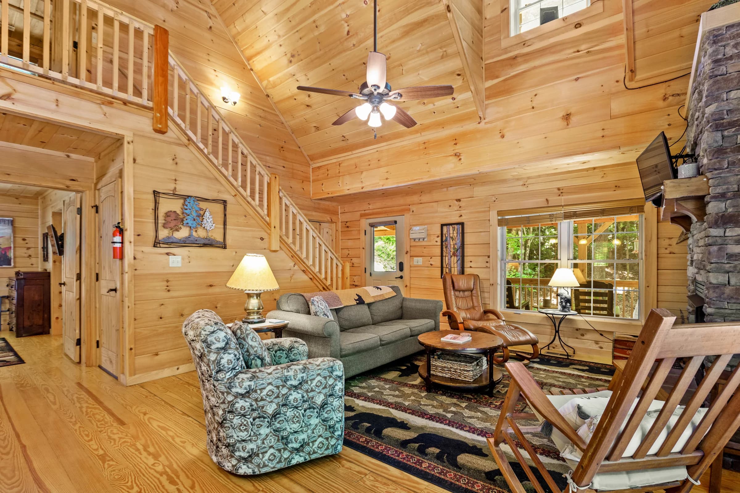 Whispering Trees Cabin great room